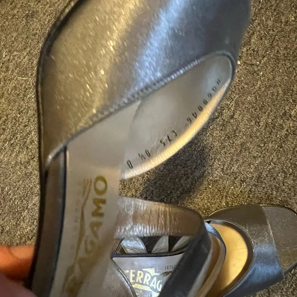 Ferragamo Silver Metallic Heels, size 8.5 - Picture 6 of 8
